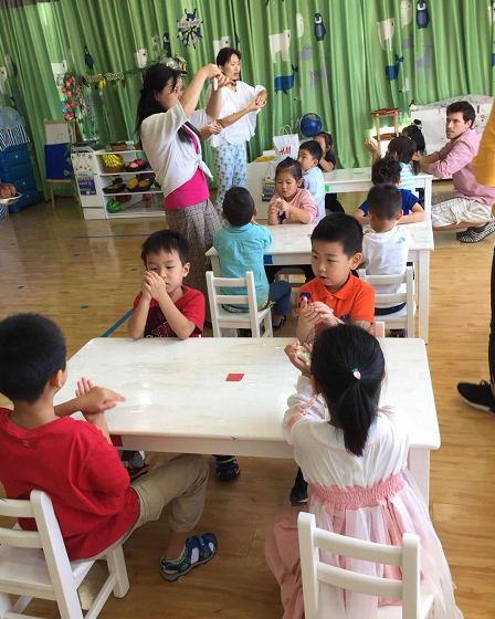 力邁中美幼兒園中秋體驗(yàn)活動“傳承傳統(tǒng)，樂享中秋“(圖3)