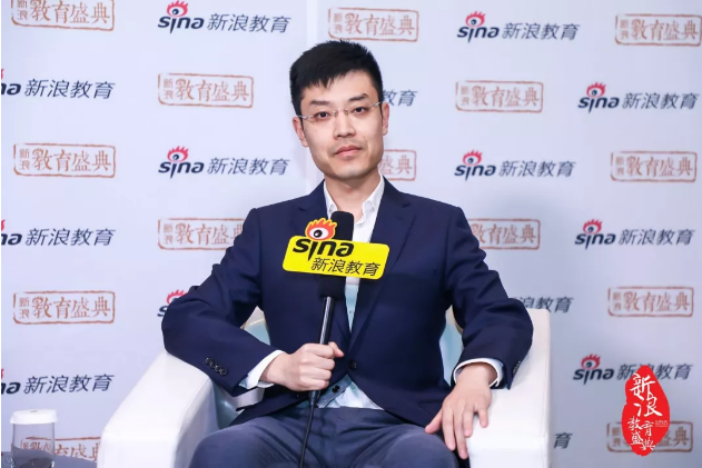 力邁中美國際學(xué)校斬獲新浪、騰訊年度教育盛典多個大獎
