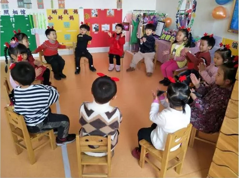 大手小手齊歡樂(lè)——力邁秦皇島山海關(guān)幼兒園元旦聯(lián)歡活動(dòng)