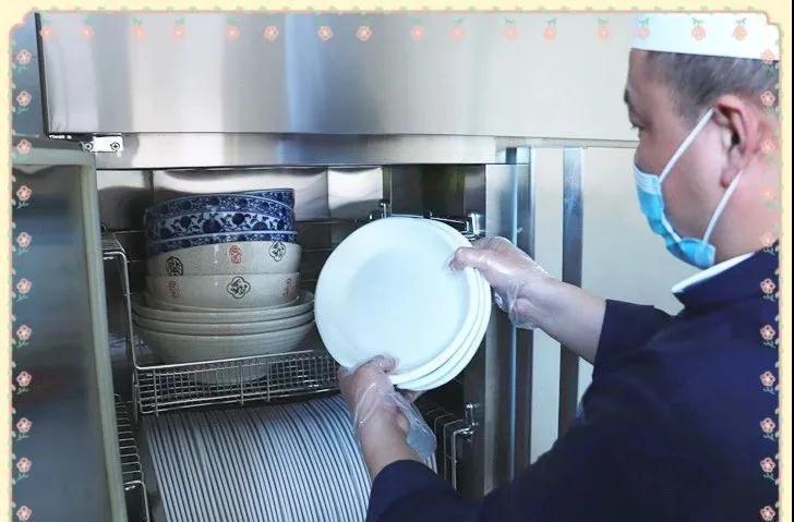 不凡四月人依舊，北歸大雁似曾識。| 力邁校園墨香滿，春暖花開待君歸。(圖28)