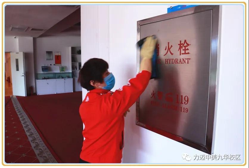 不凡四月人依舊，北歸大雁似曾識。| 力邁校園墨香滿，春暖花開待君歸。(圖35)
