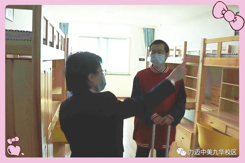 不凡四月人依舊，北歸大雁似曾識。| 力邁校園墨香滿，春暖花開待君歸。(圖14)