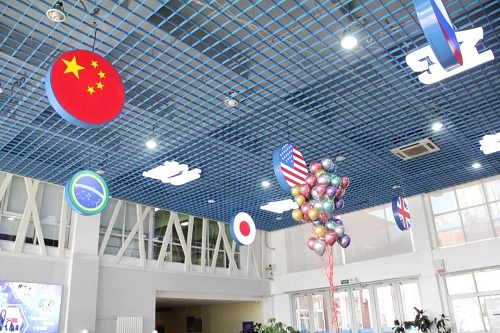 夏蟲啾啾，與子和鳴。童語幺幺，其樂盈盈/力邁中美學校四五年級學生返校剪影(圖36)