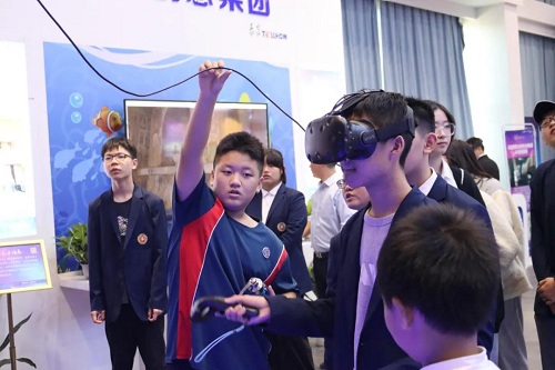 站在科技最前沿，力邁學子領略VR創(chuàng)意技術帶來的驚喜(圖11)