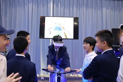 站在科技最前沿，力邁學子領略VR創(chuàng)意技術帶來的驚喜(圖5)