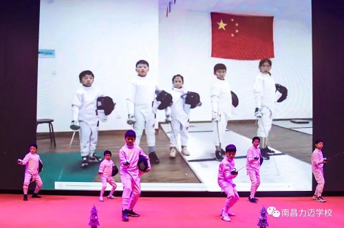南昌力邁（國際）學(xué)校迎新春藝術(shù)匯演暨首屆美術(shù)作品慈善拍賣會(圖18)