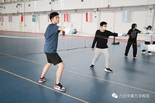 劍如閃電 一往無前 | 力邁中美國際學(xué)校高中校區(qū)重磅推出擊劍課(圖8)