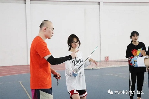 劍如閃電 一往無前 | 力邁中美國際學(xué)校高中校區(qū)重磅推出擊劍課(圖18)