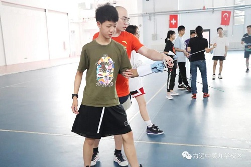 劍如閃電 一往無前 | 力邁中美國際學(xué)校高中校區(qū)重磅推出擊劍課(圖17)